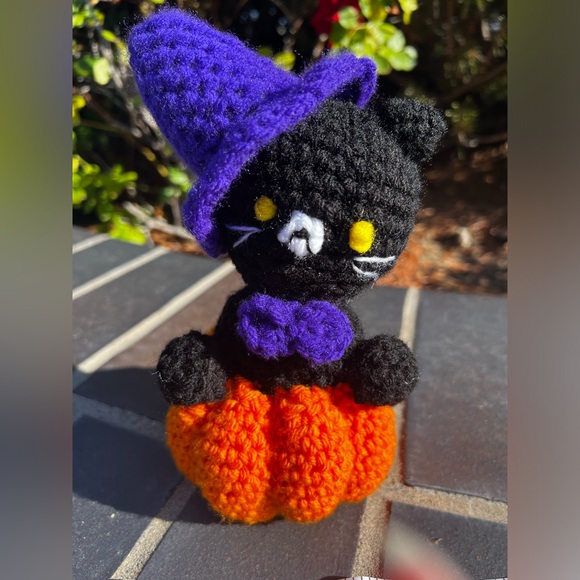 🎃Hand Crocheted Black Witch Cat on Pumpkin! - Picture 2 of 6